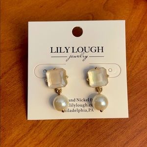 Pearl Lily Lough Earrings